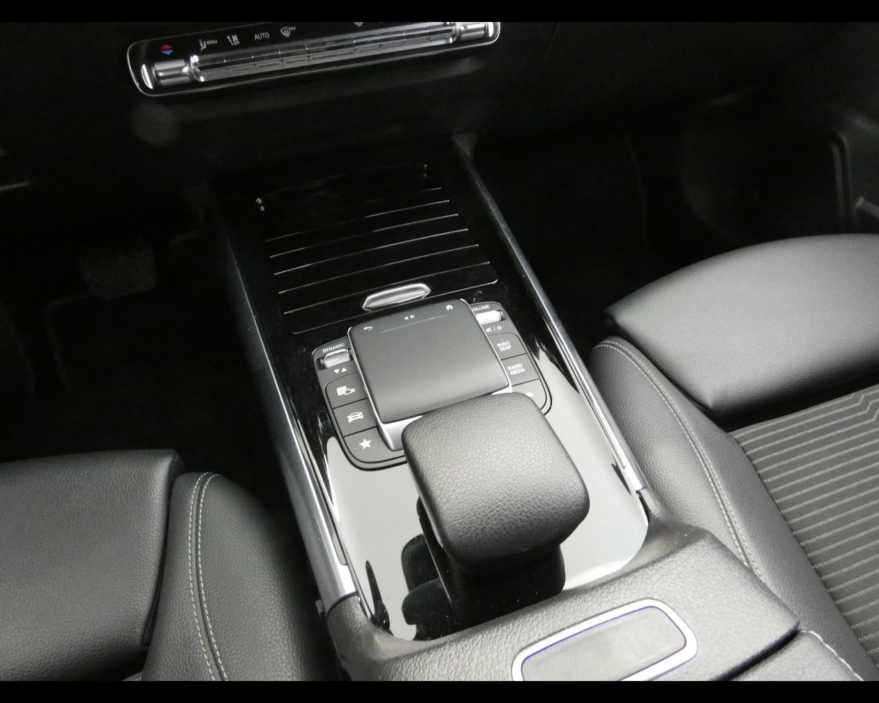 Mercedes-Benz GLA (H247) - GLA 200 d Automatic Sport