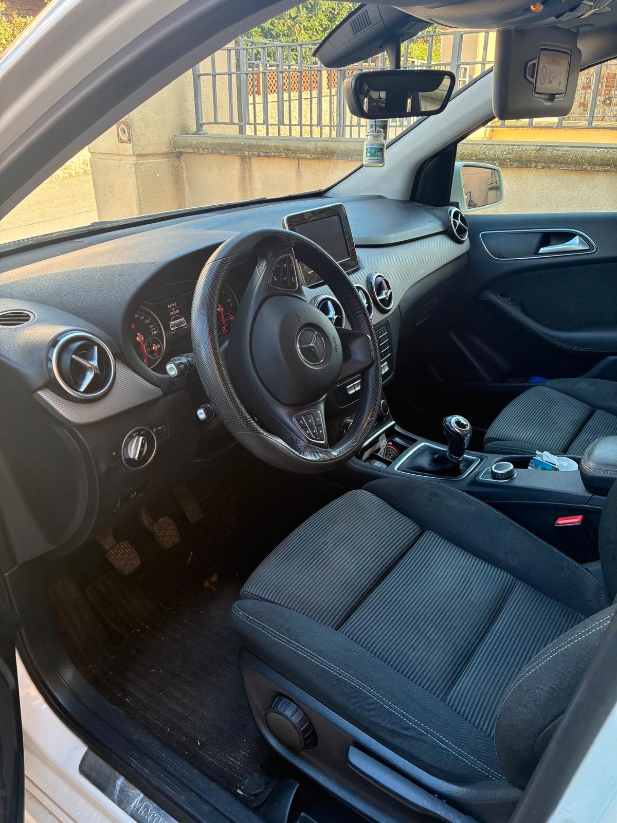 Mercedes-benz B 180 d Premium