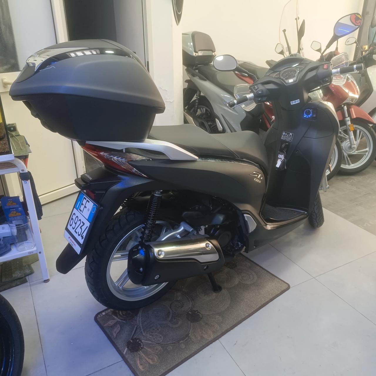 Honda SH 300 i Led abs