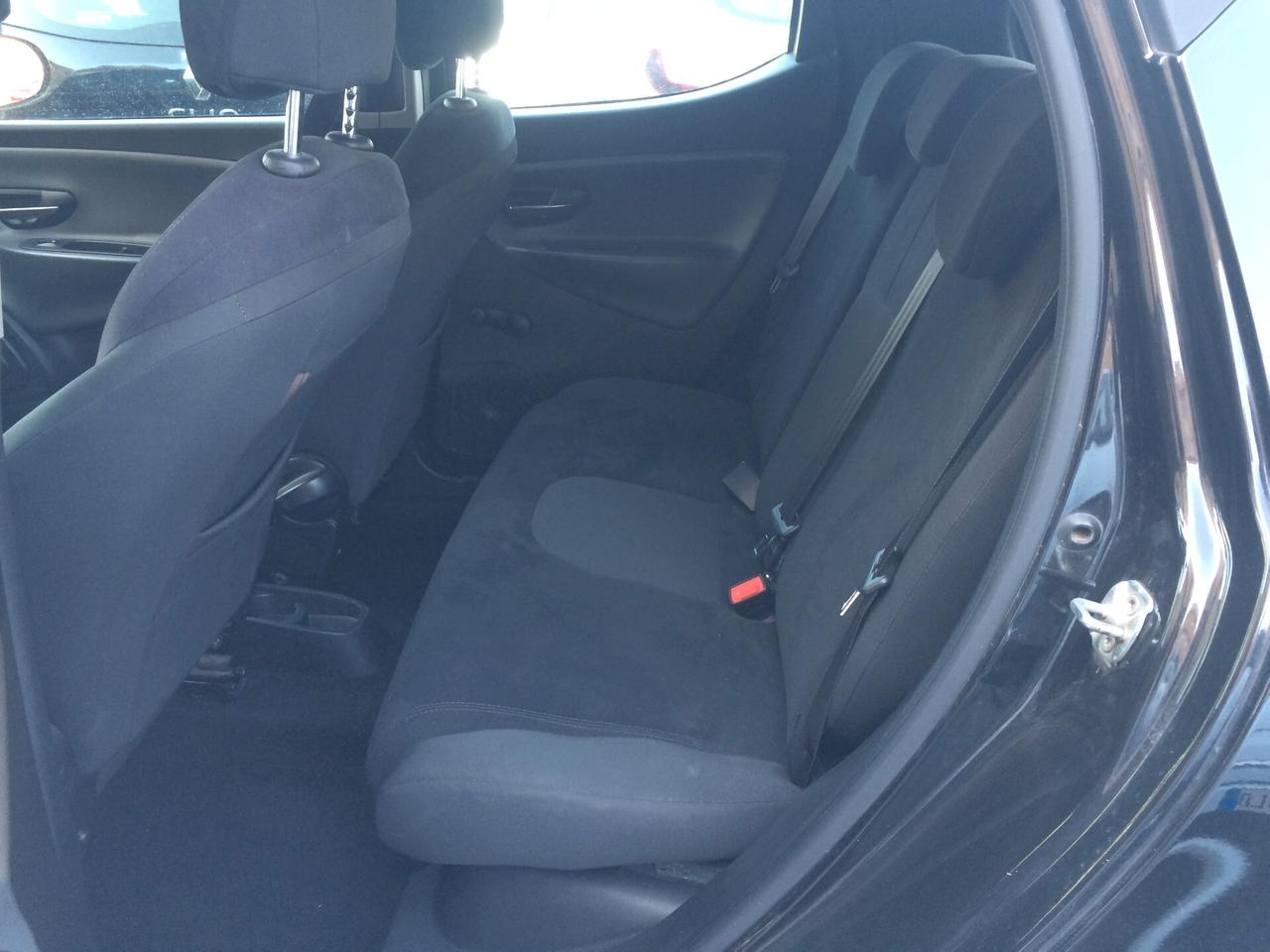 Lancia Ypsilon 0.9 TwinAir 85 CV tagliandata garanzia !!automatica! ideale per neopatentati!