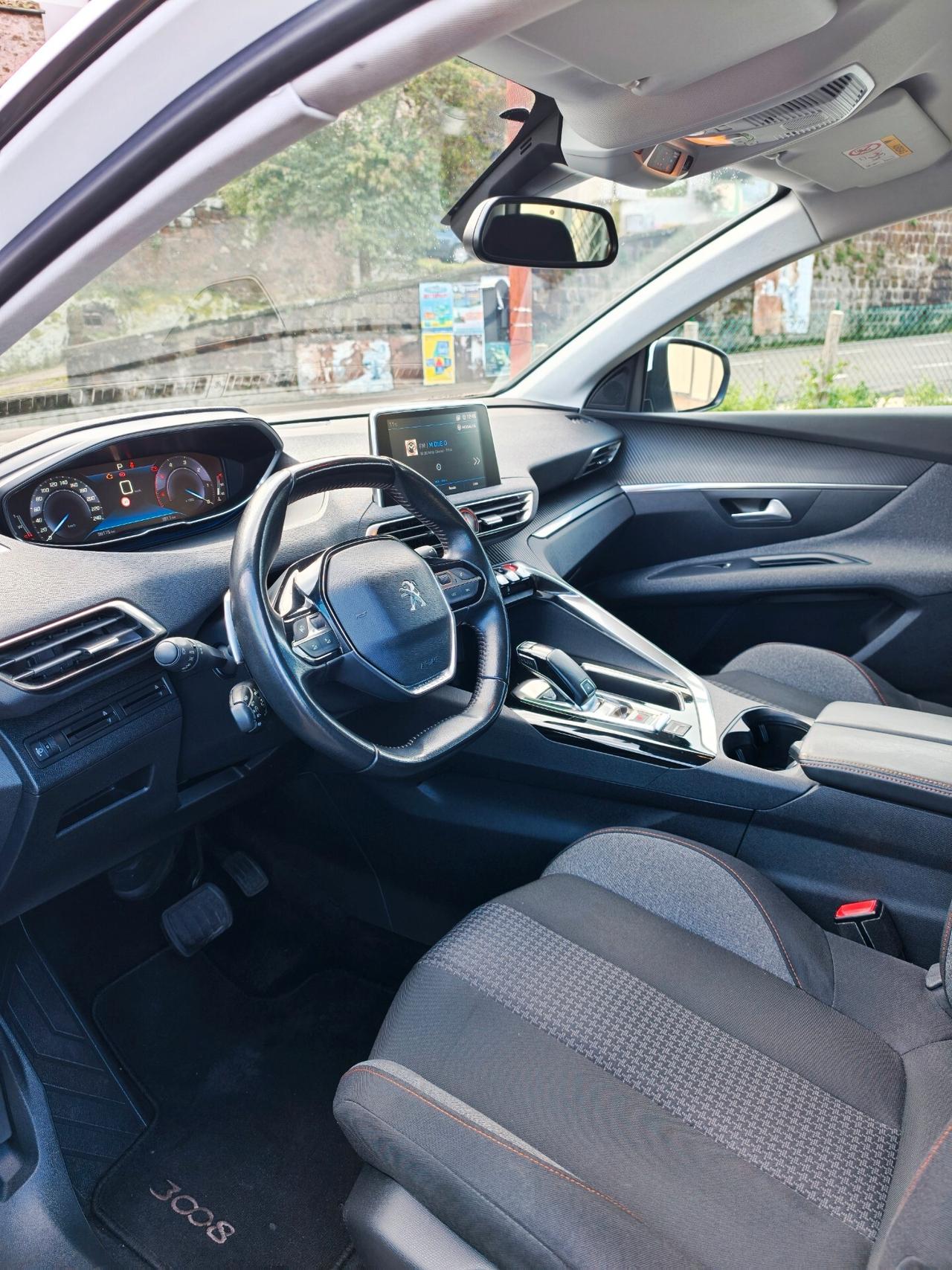 Peugeot 3008 130cv EAT8 Business