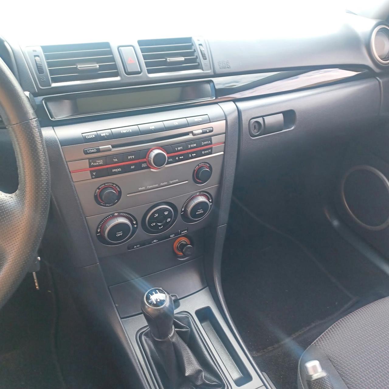 110.118 MAZDA 3 SEMBRA NUOVA OK NEOPATENTATI