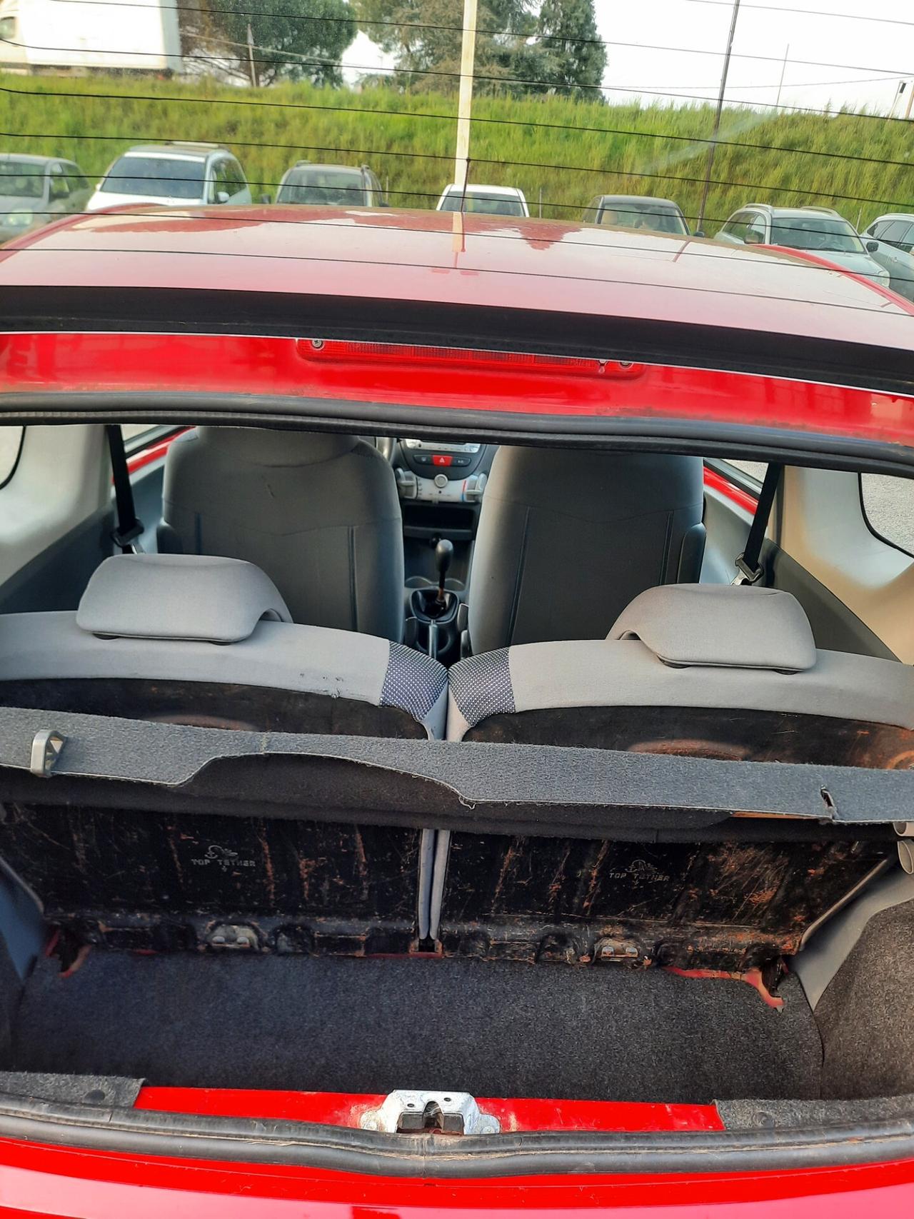 Peugeot 107 1.0 68 CV Ok neopatentati