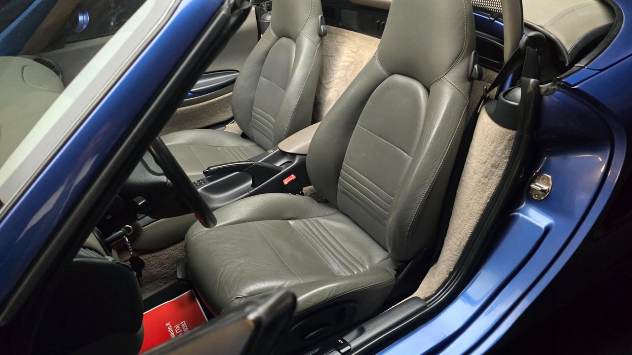 Porsche Boxster 2.5i 24V cat