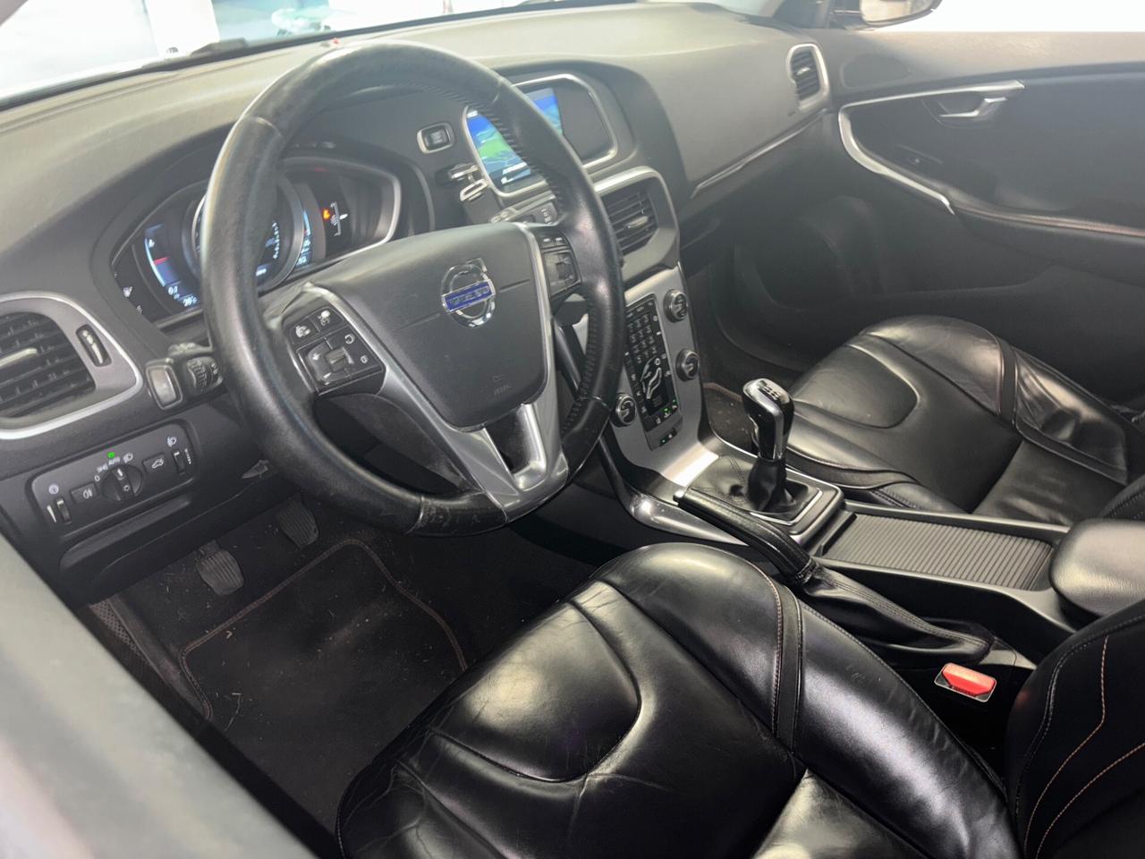 Volvo V40 D2 R-design EXPORT / COMMERCIANTI