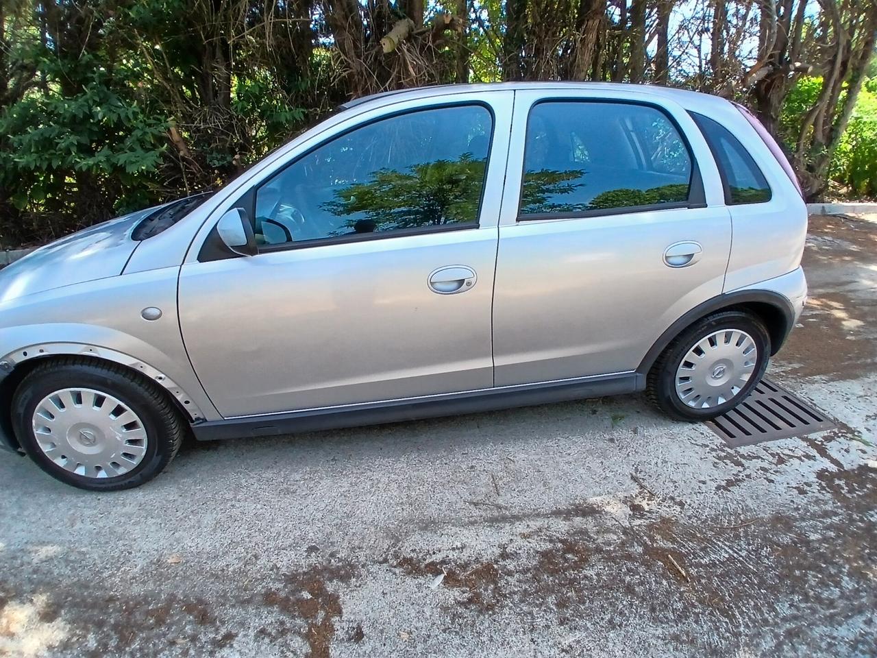 Opel Corsa 1.2i 16V cat 5 porte Club