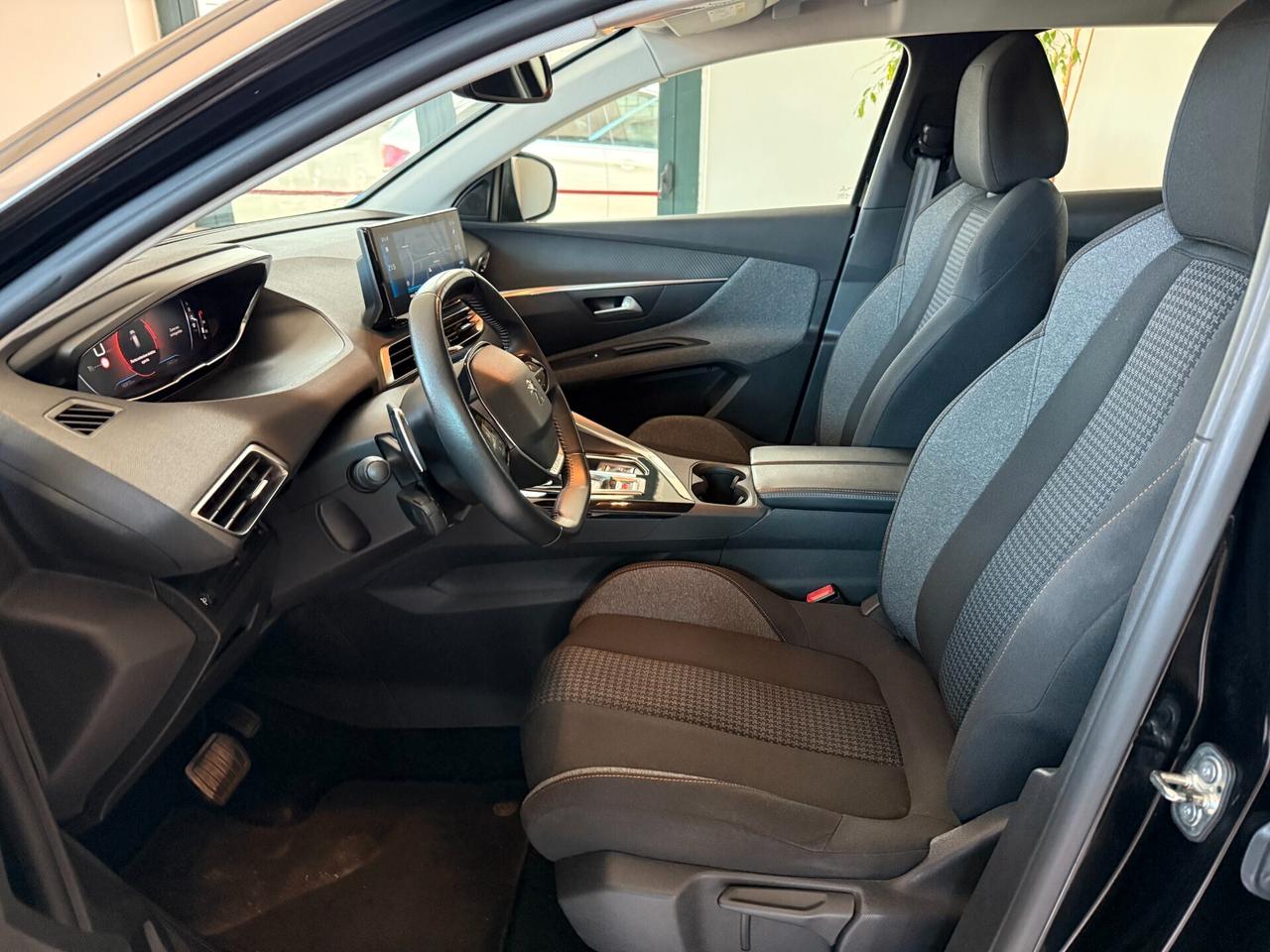 Peugeot 3008 BlueHDi 130 S&S EAT8 Business FullLed