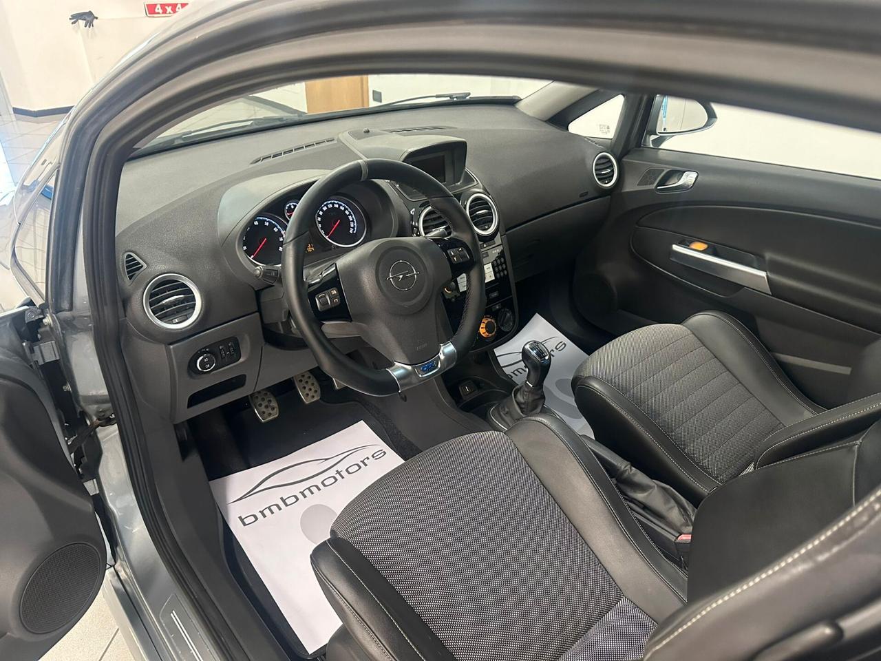 Opel Corsa 1.6 T 192CV 3 porte OPC