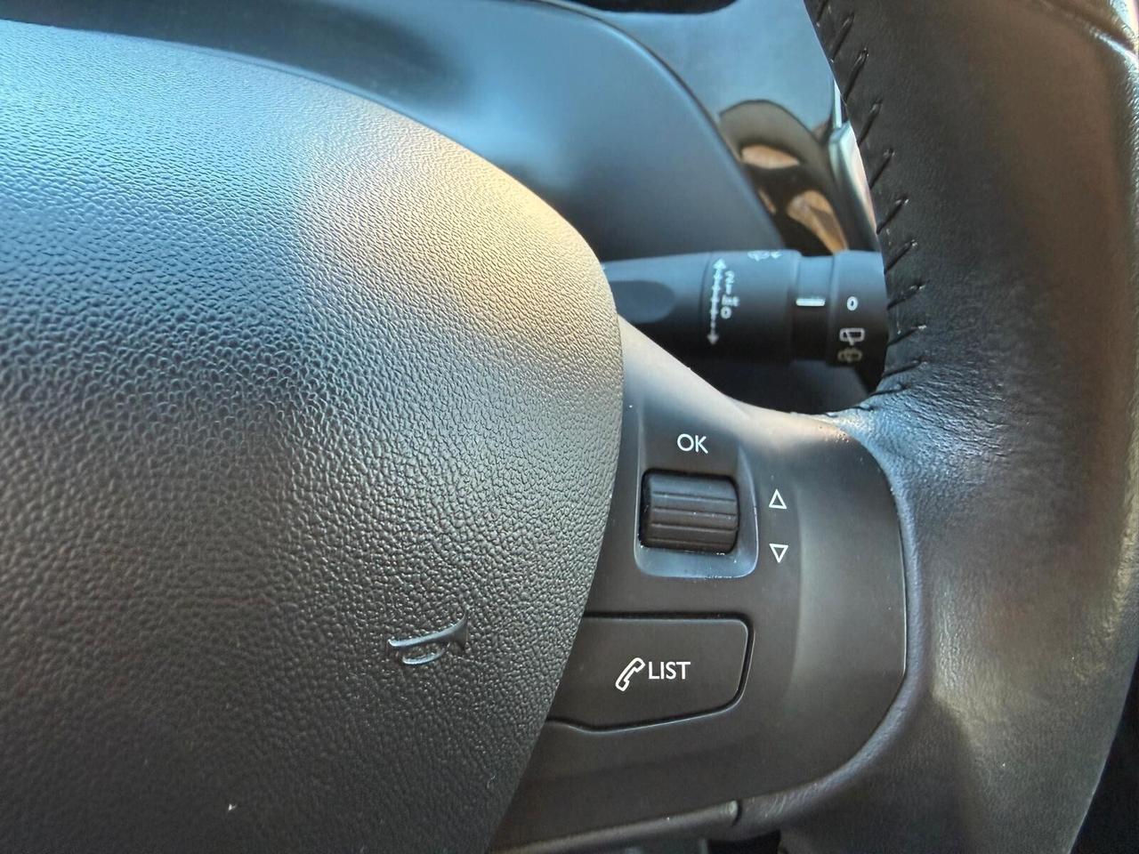Peugeot 208 1.2 Benz 82cv Allure PER NEOPATENTATI