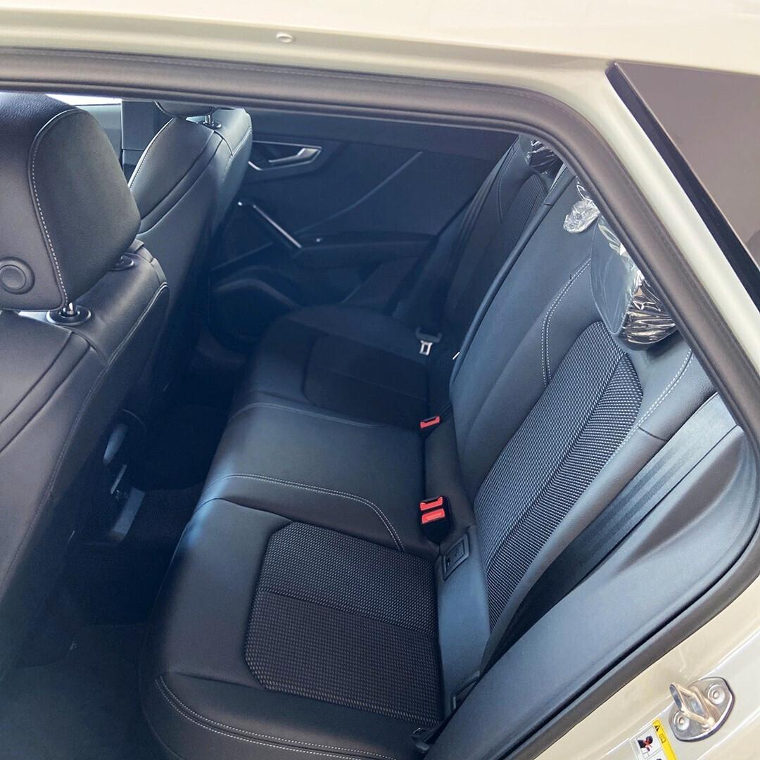 Audi Q2 35 TDI S tronic Identity Black tetto apribile