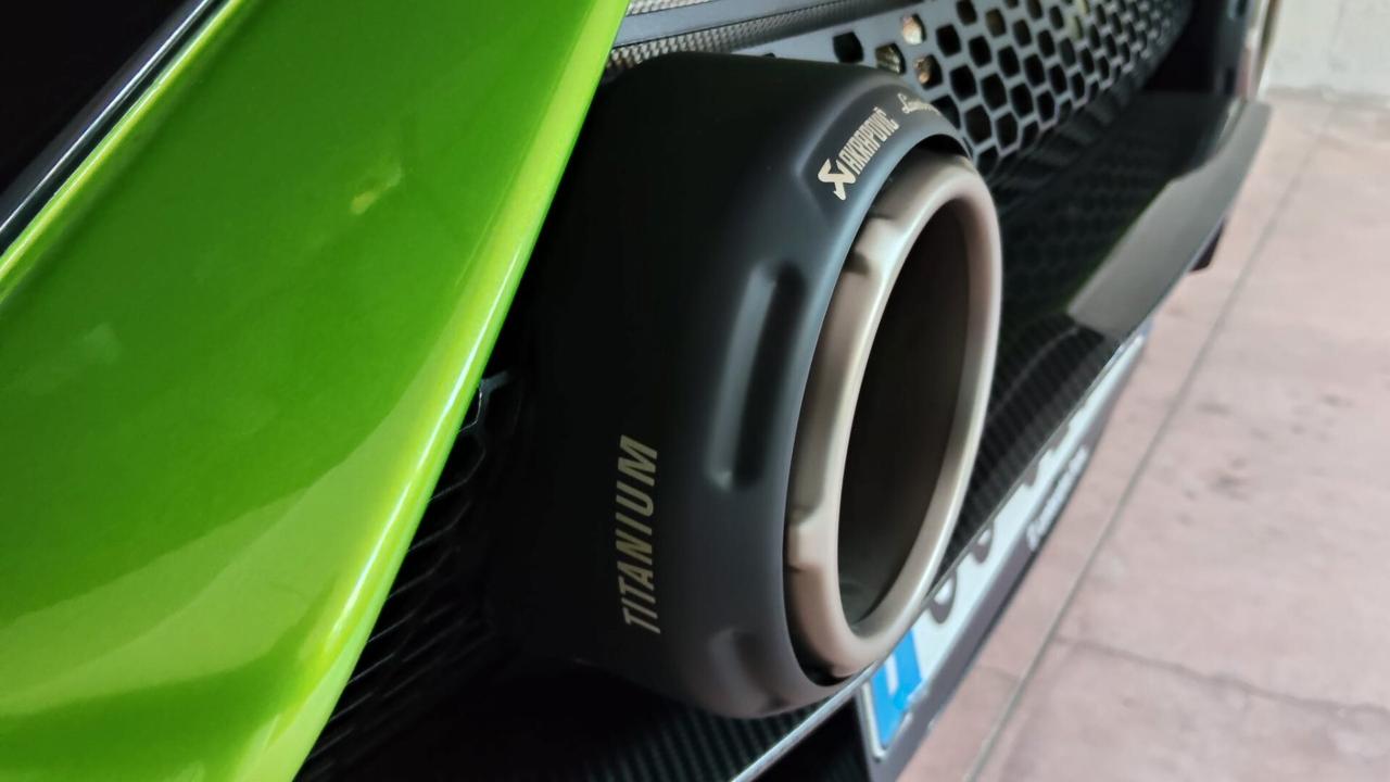 LAMBORGHINI HURACÁN STO - AKRAPOVIC