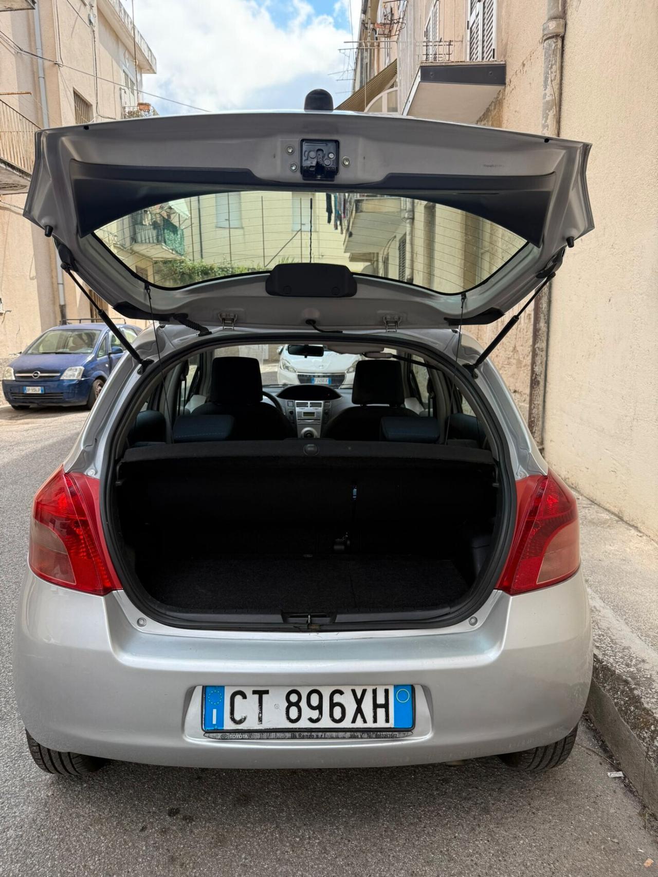 Toyota Yaris 1.3 5 porte Luna