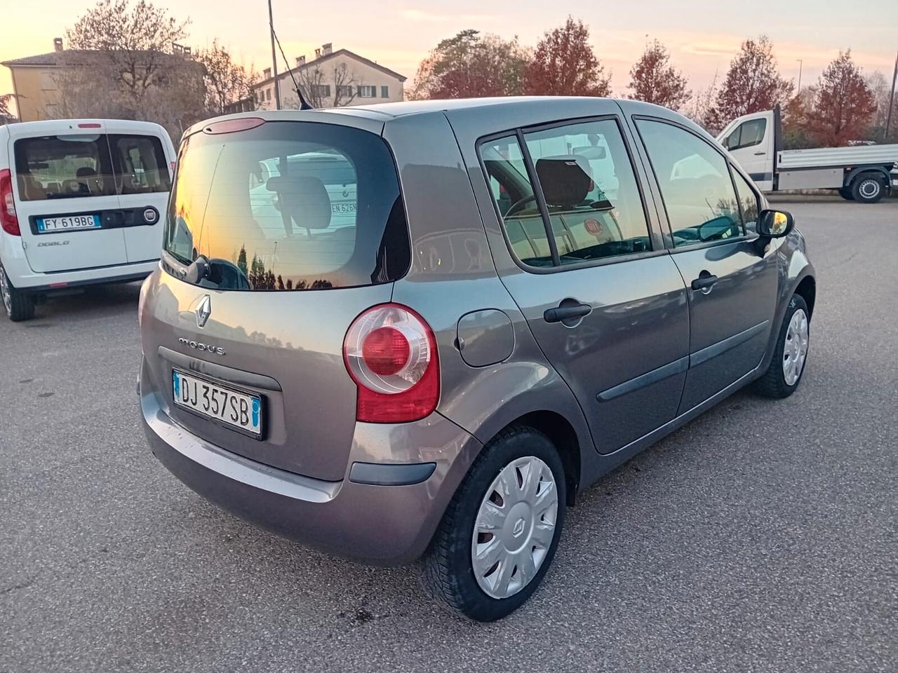 Renault Modus 1.2 16v Dynamique 75 cv E4