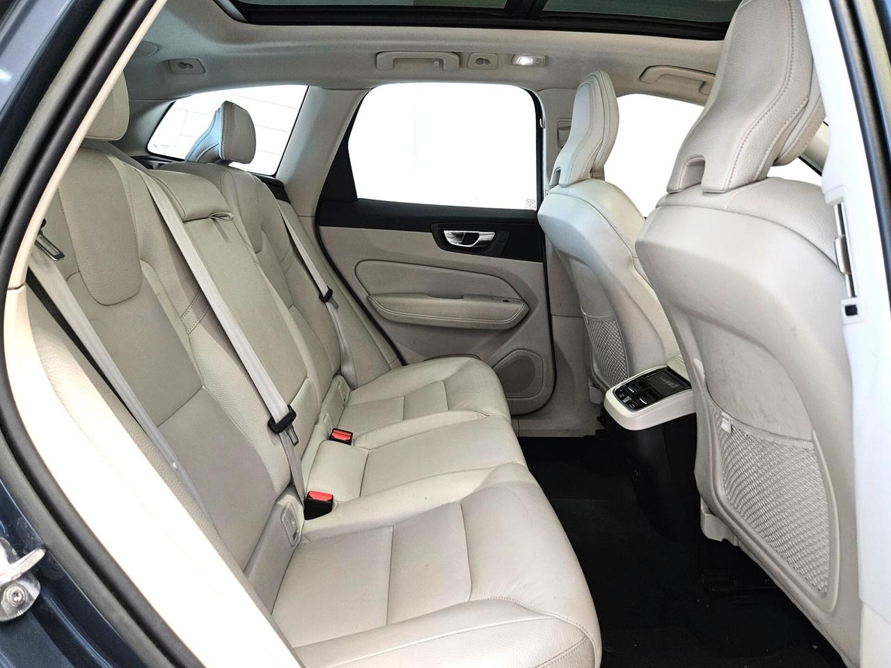 Volvo XC 60 B4 (d) AWD aut. Ultimate Bright AUTOCARRO N1
