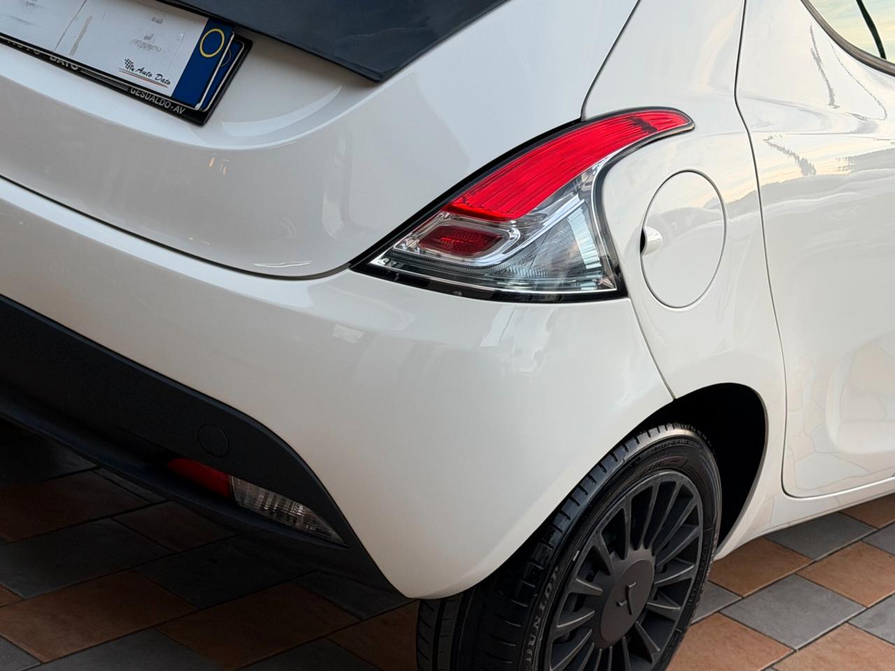 Lancia Ypsilon 1.2 69 cv. ELEFANTINO BLU