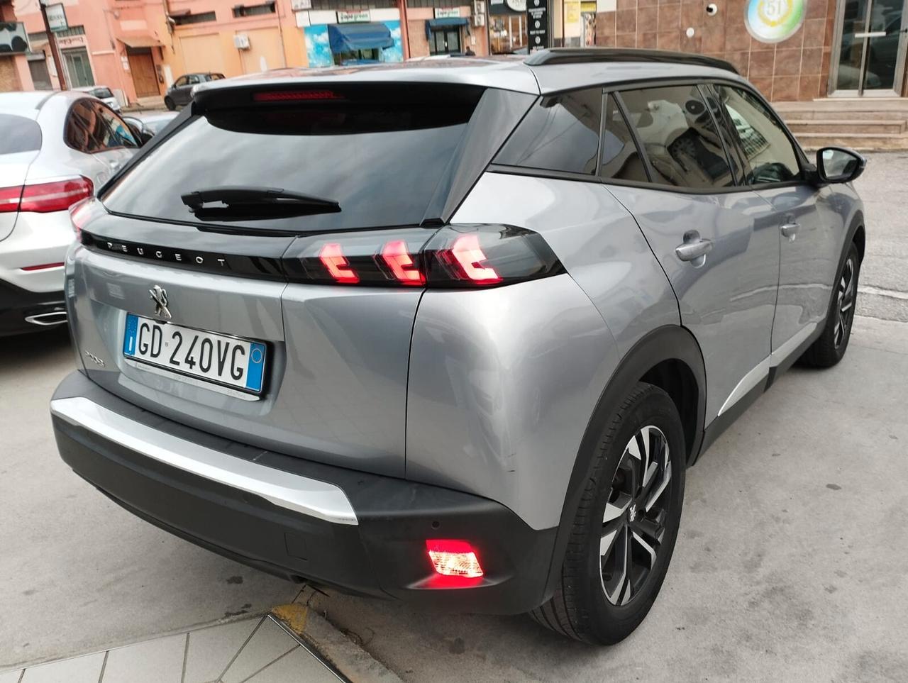 Peugeot 2008 PureTech 100 S&S Allure Navi Pack