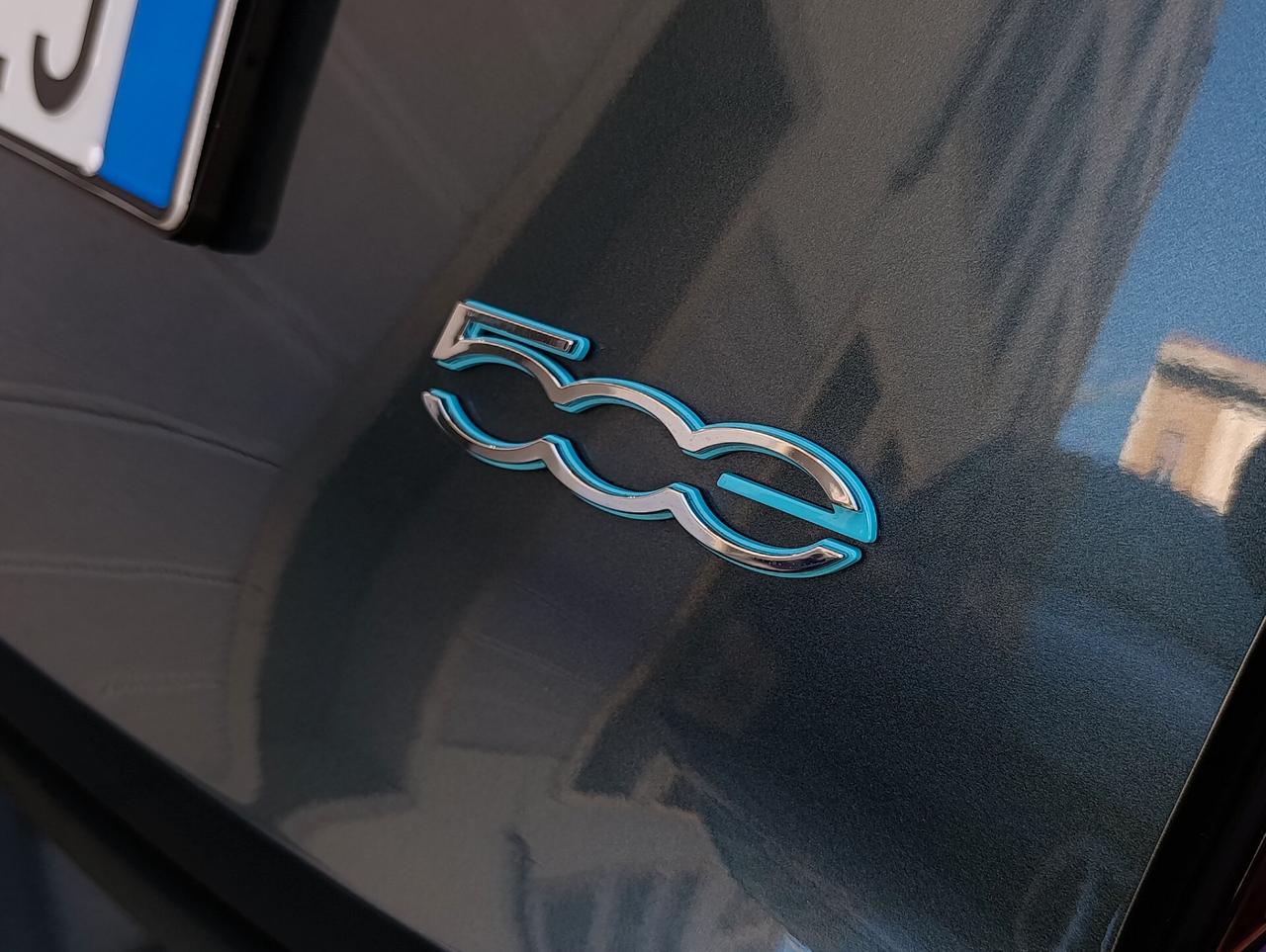 Fiat 500e Giorgio Armani 42 kWh (118cv) praticamente nuova