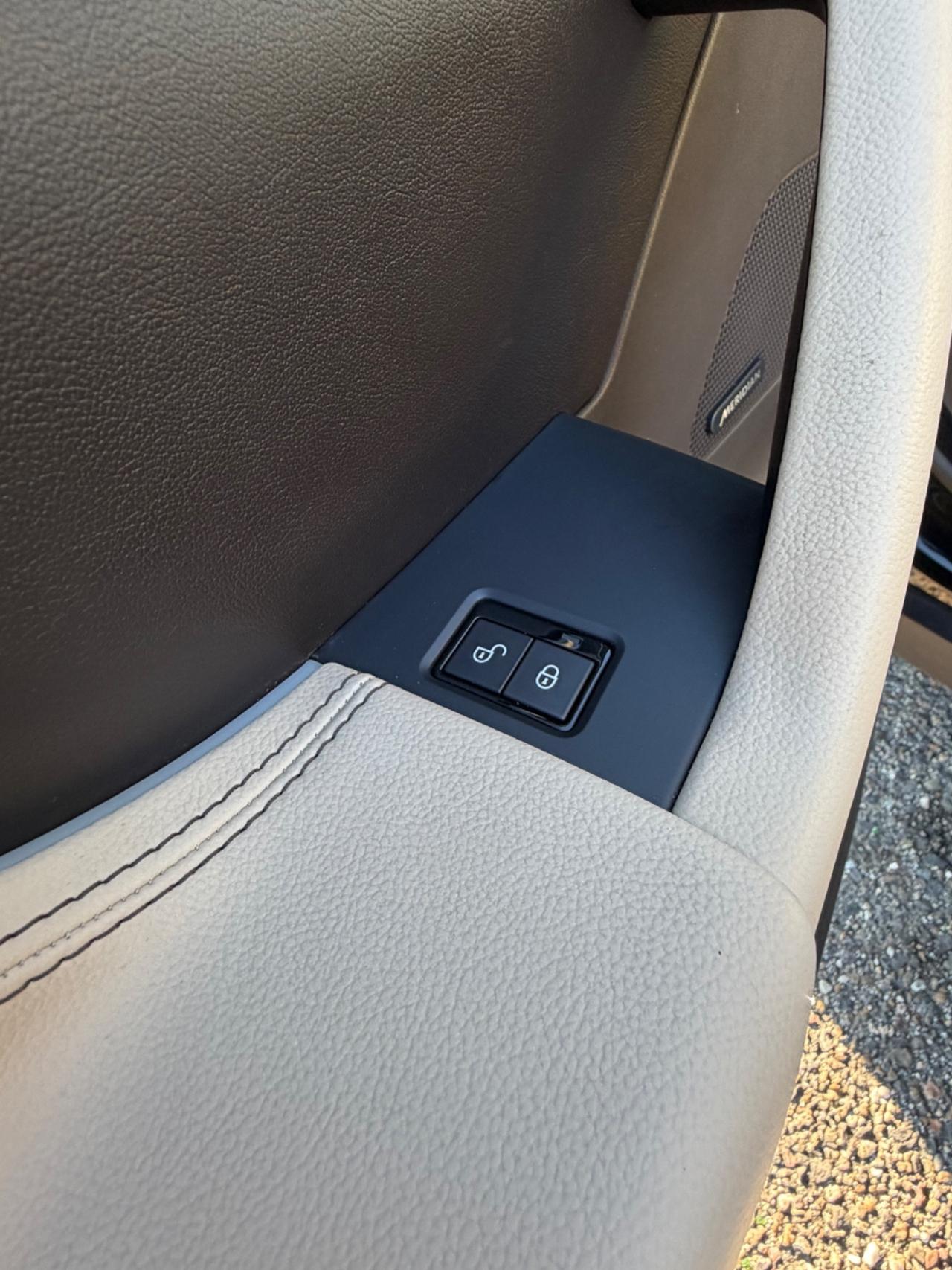 Jaguar F-Pace 2.0 D 180 CV AWD aut. Chequered Flag