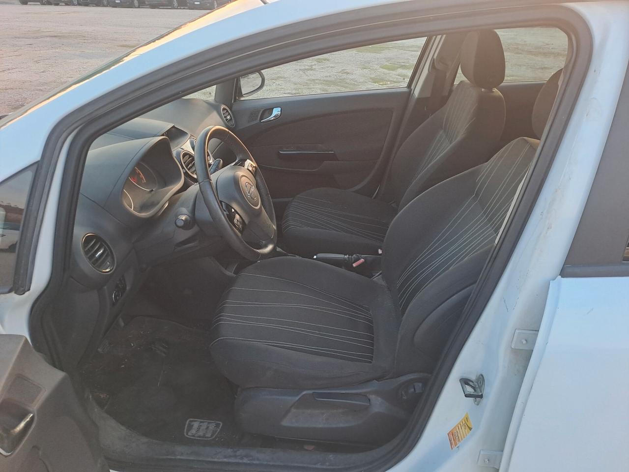 Opel Corsa 1.4 16V 5 porte Cosmo