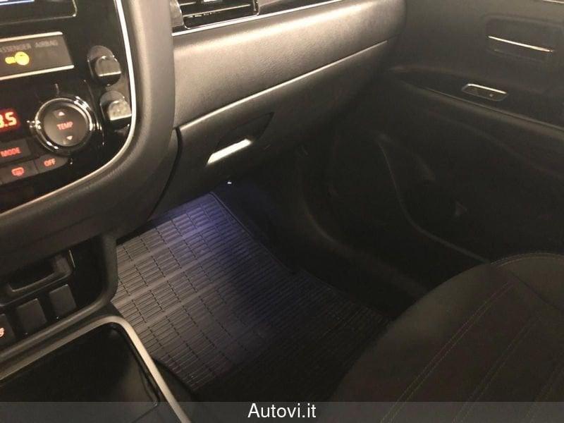 Mitsubishi Outlander 2.4 MIVEC 4WD PHEV Instyle Plus SDA