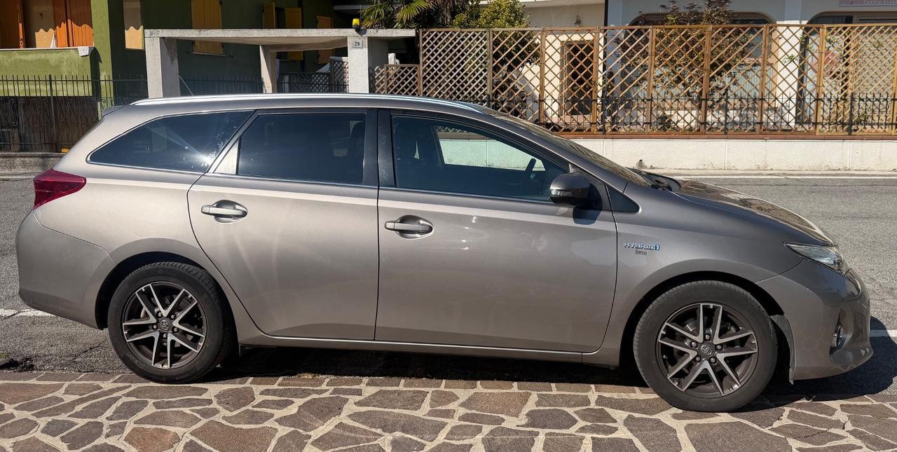 Toyota Auris Touring Sports 1.8 Hybrid Lounge