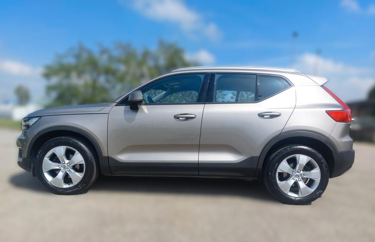 Volvo XC40 T2 Geartronic Momentum Pro