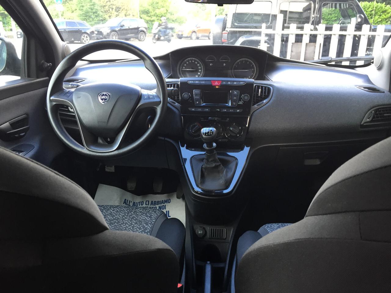 Lancia Ypsilon 1.0 FIREFLY ECOCHIC S&S HYBRID 5P. SILVER X NEOPATENTATI