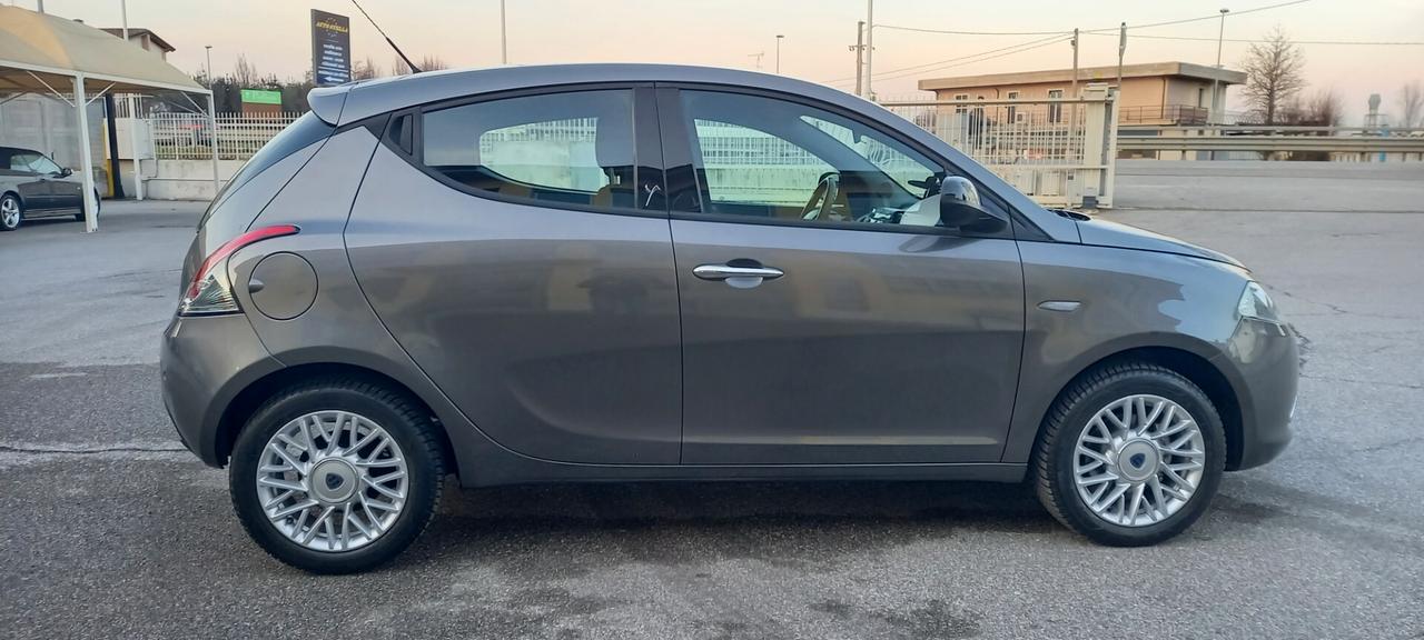 Lancia Ypsilon Benzina cc. 1.242 - 5 Porte 5 Posti UTILIZZABILE ANCHE PER I NEOPATENTATI.