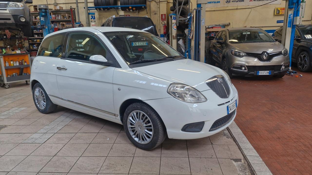 Lancia Ypsilon 1.4 Argento Ecochic GPL