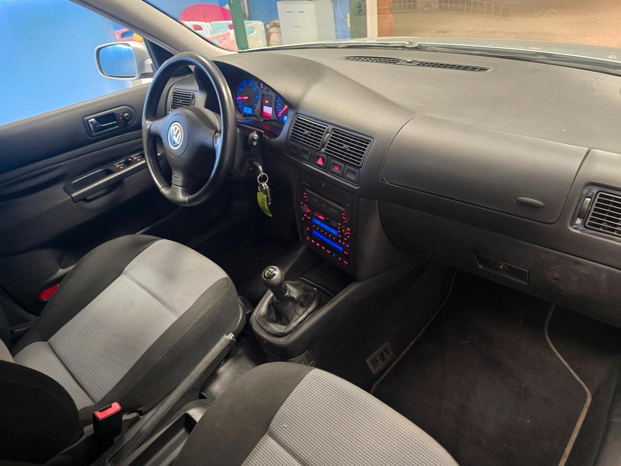 Volkswagen Golf 1.6 16V FSI 3p. Comfortline