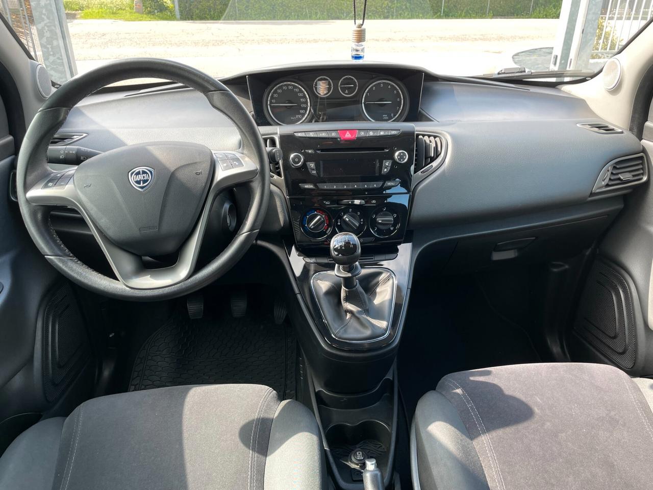Lancia Ypsilon 1.2 69 CV 5 porte Platinum