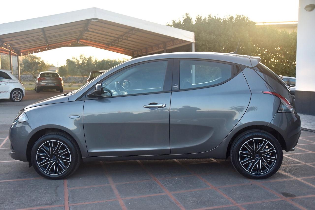 Lancia Ypsilon 1.0 Hybrid Gold