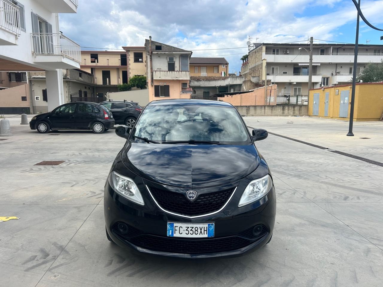 Lancia Ypsilon 1.2 69 CV 5 porte Platinum GPL