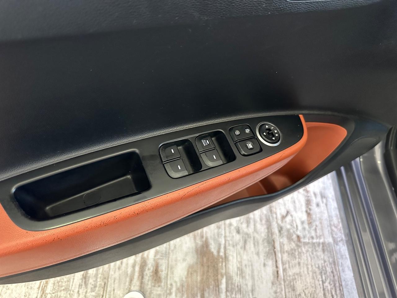 Hyundai i10 1.0 Benzina Sound Edition Ok Neopatentati