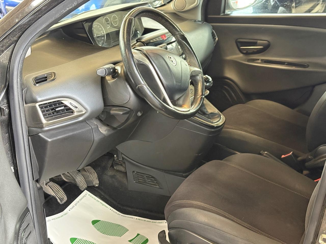 Lancia Ypsilon 0.9 TwinAir 85 CV 5 porte Metano Ecochic Elefantino
