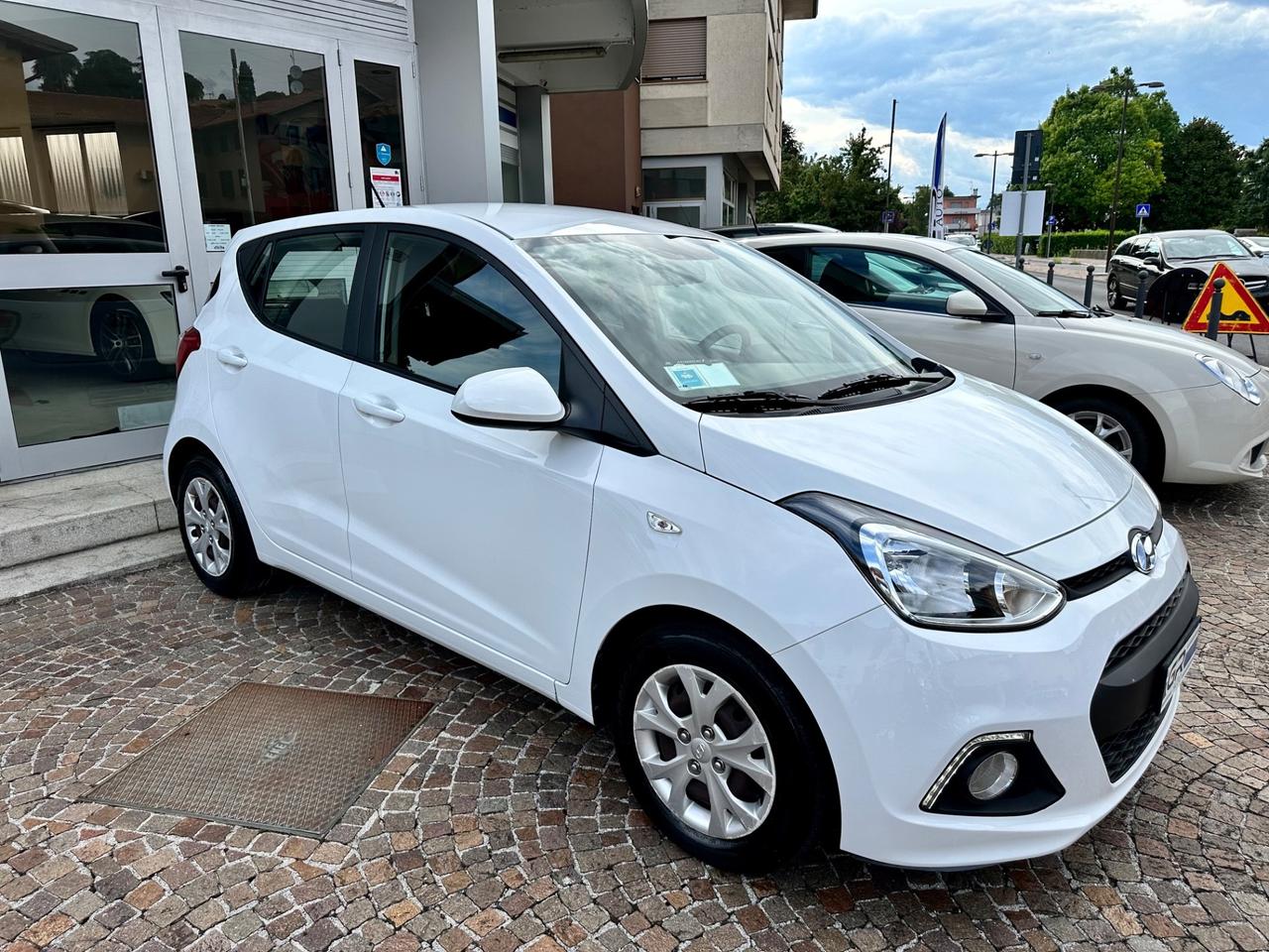 Hyundai i10 - 1.0Bz 65Cv 5P - Neopatentati