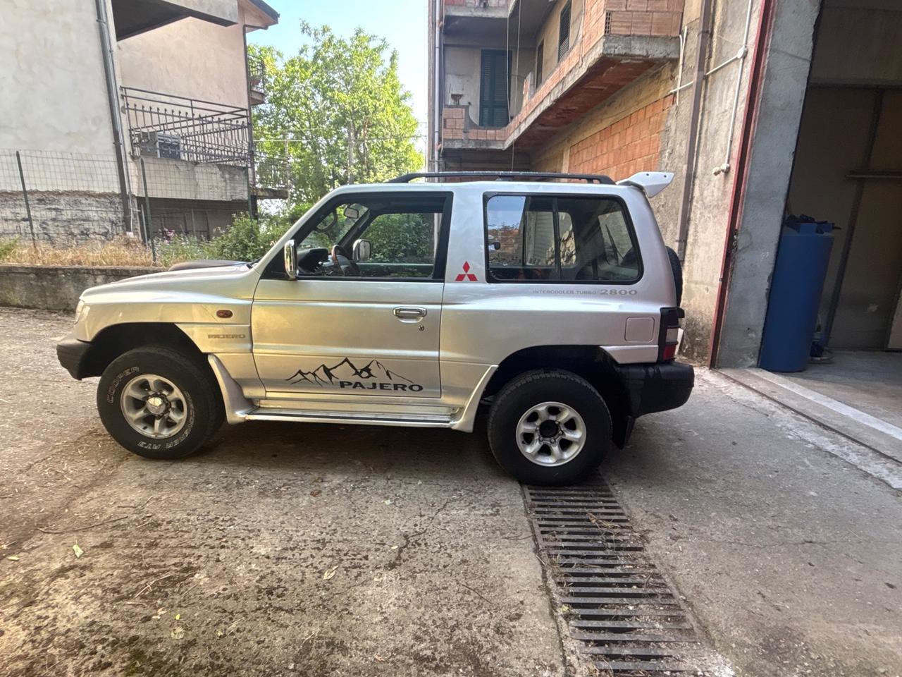 Mitsubishi Pajero 2.8 TDI MT GLS Target Autocarro