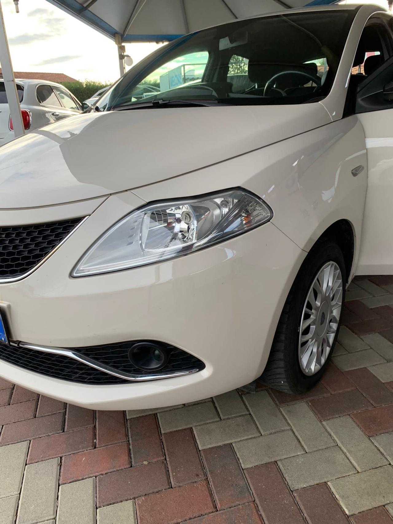 Lancia Ypsilon 1.2 69 CV 5 porte Gold stupenda 5 posti