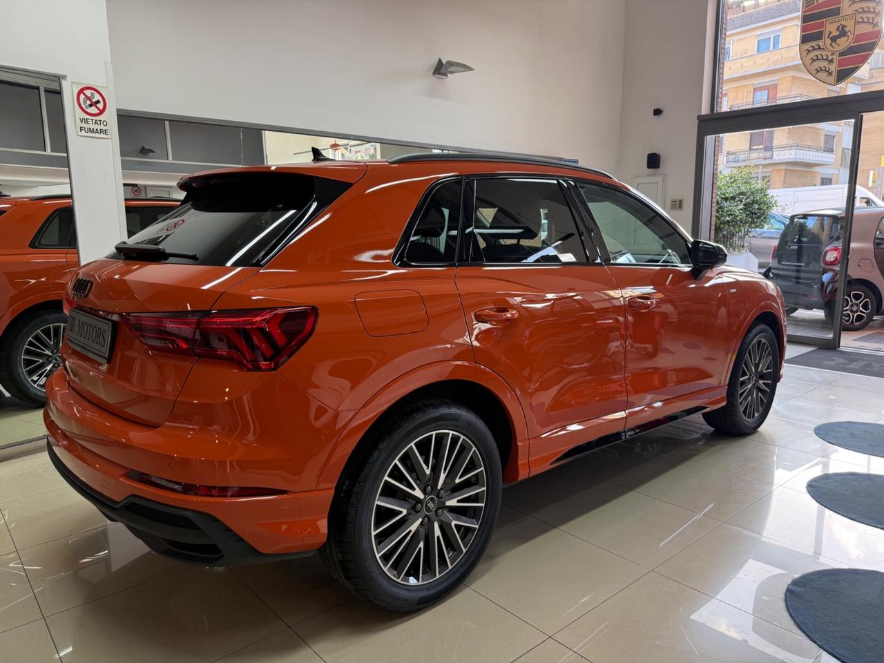 Audi Q3 35tfsi S line + Identity Black - SOLO 4.930Km !!