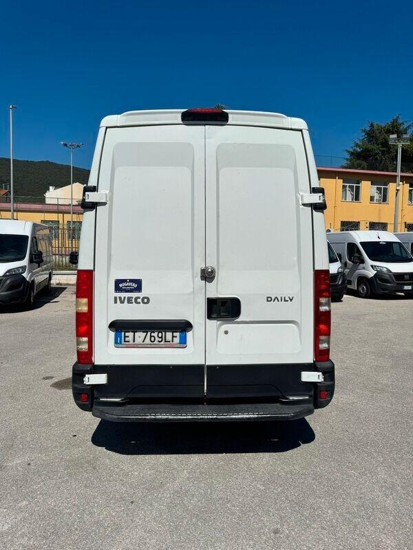 IVECO DAILY 35S15 2.3hpi 150cv FURGONE