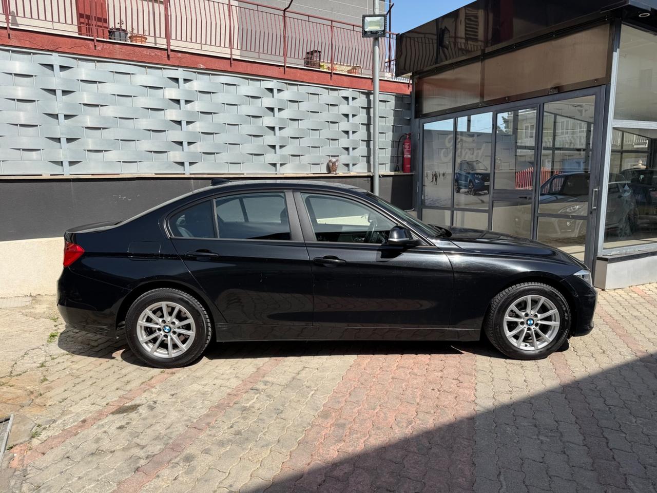 Bmw 318d 143 CV Business Automatico 2015