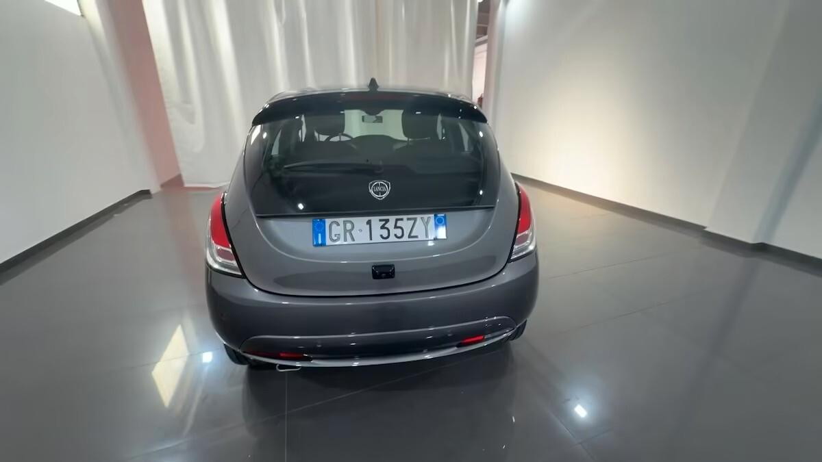 Lancia Ypsilon 1.0 FireFly 5 porte S&S Hybrid Platino