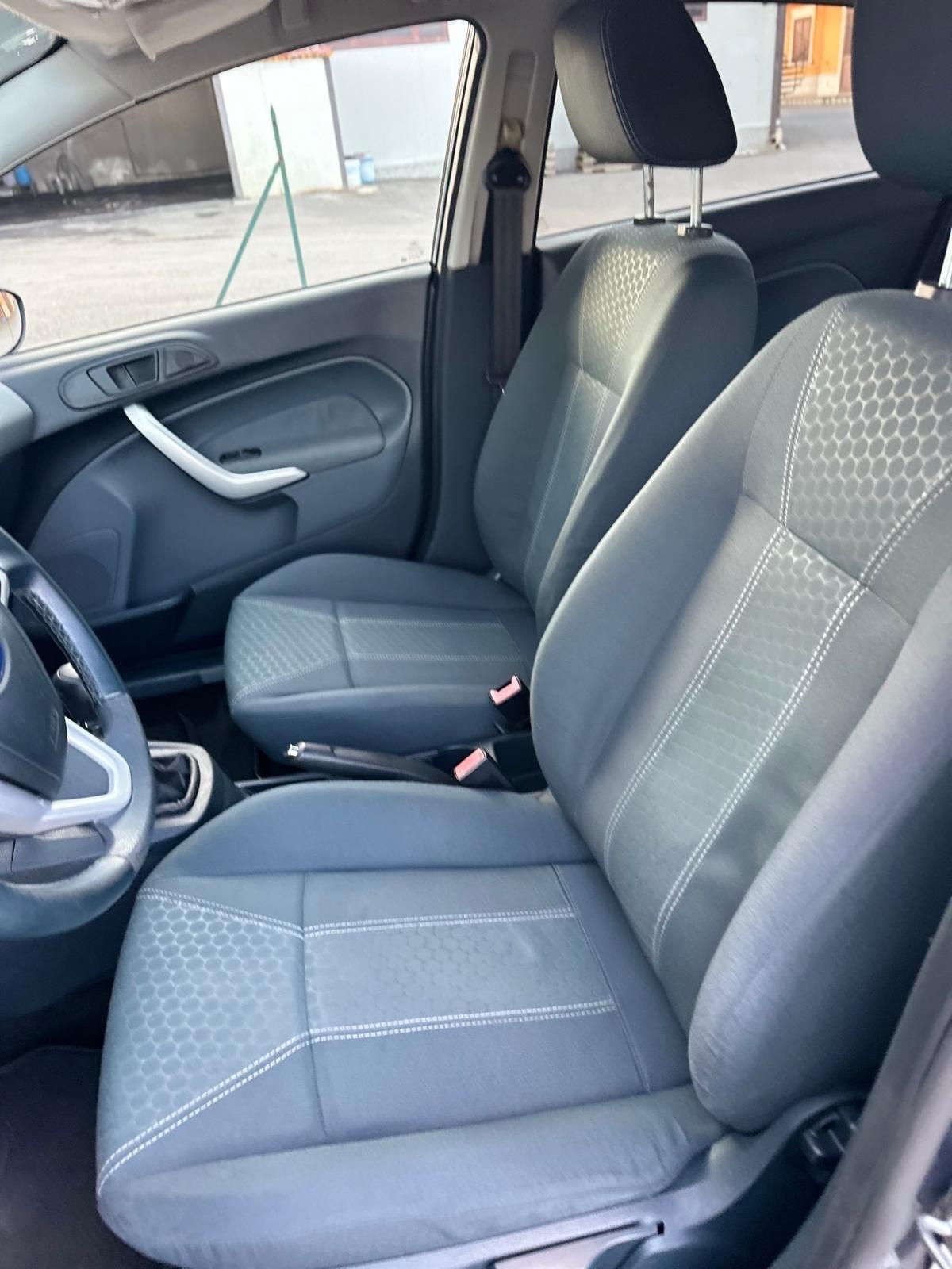 Ford Fiesta 1.4 TDCi 68CV 5 porte Titanium