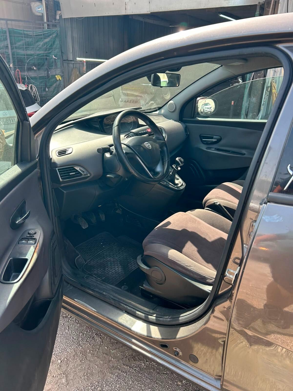 Lancia Ypsilon 1.2 69 CV Unyca VISTA E PIACIUTA