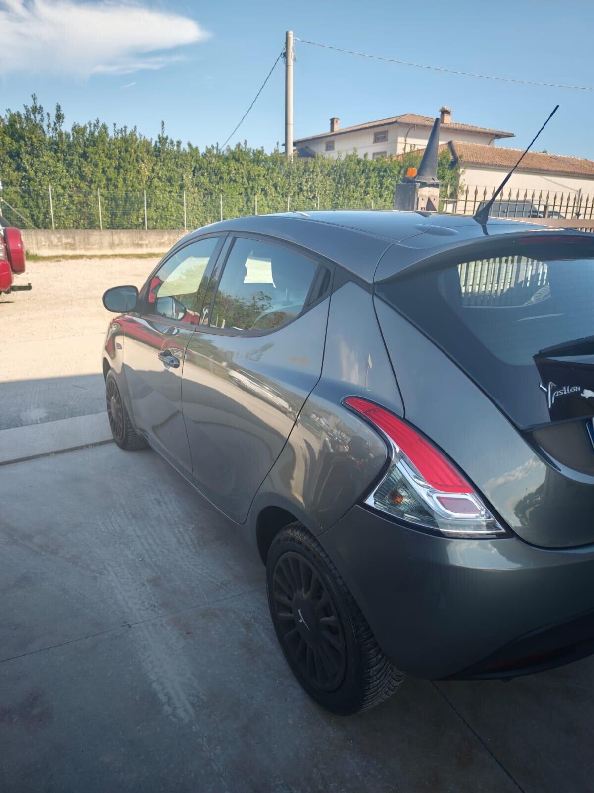 Lancia Ypsilon 1.2 69 CV 5 porte Gold garantita