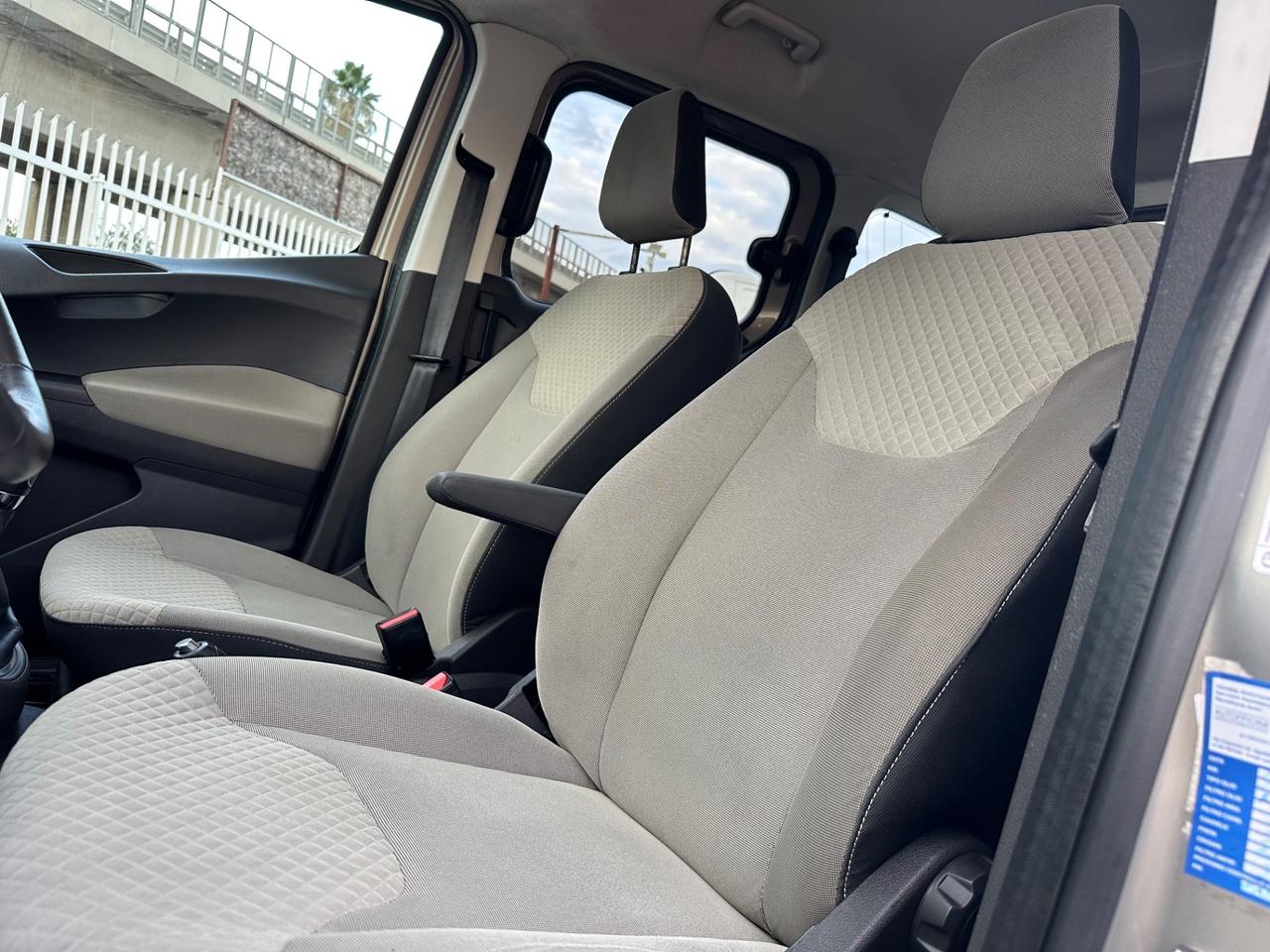 Ford Tourneo Courier 2015 1.6 TDCI 95 CV Titanium XFETTA