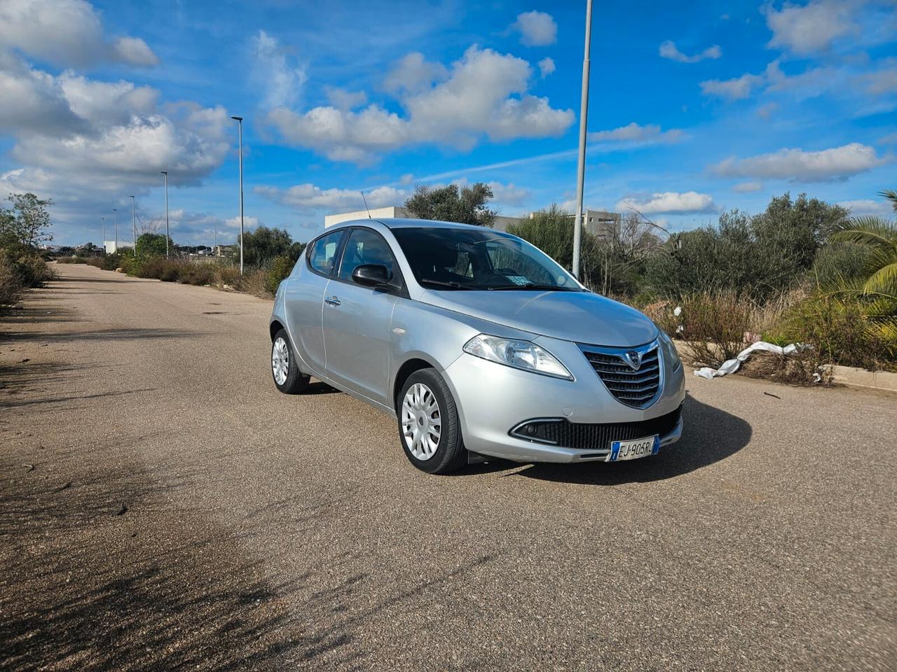 Lancia Ypsilon 1.2 69 CV 5 porte S&S Silver