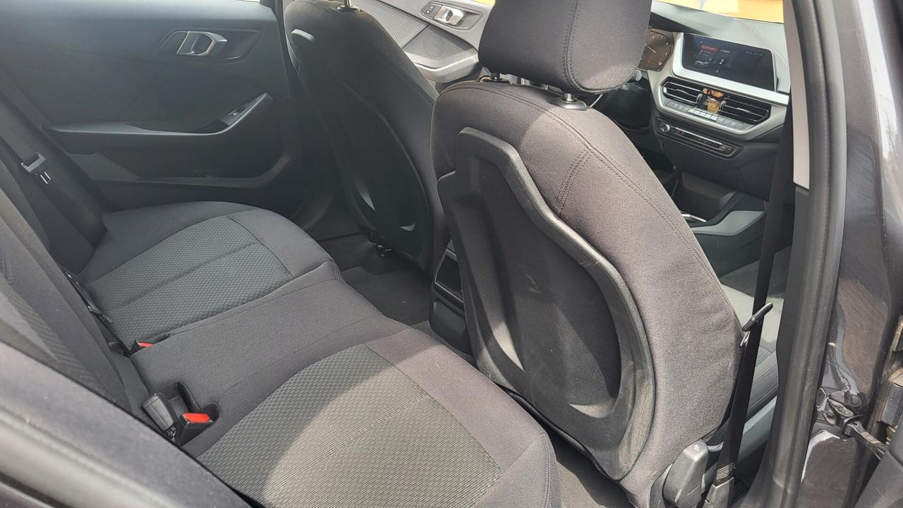 Bmw 116 116d 5p. Business Advantage