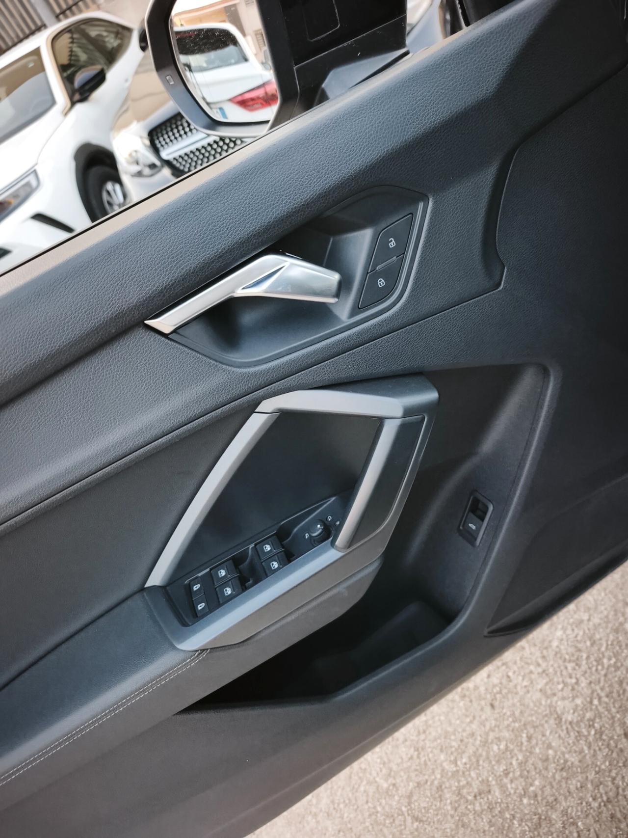 Audi Q3 35 TDI S tronic line edition tetto panoramico