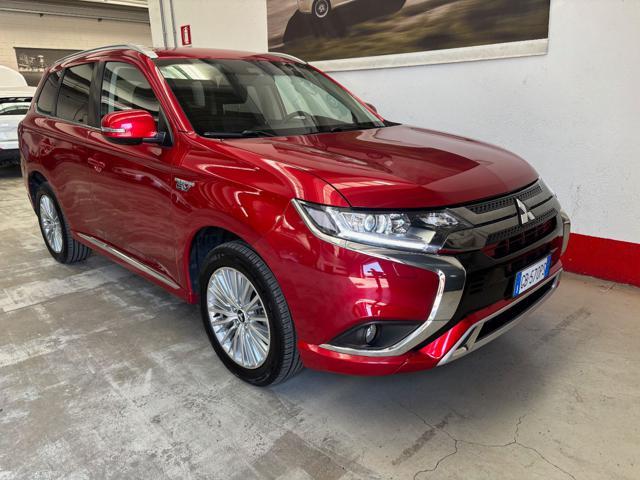 MITSUBISHI Outlander 2.4 MIVEC 4WD PHEV Instyle